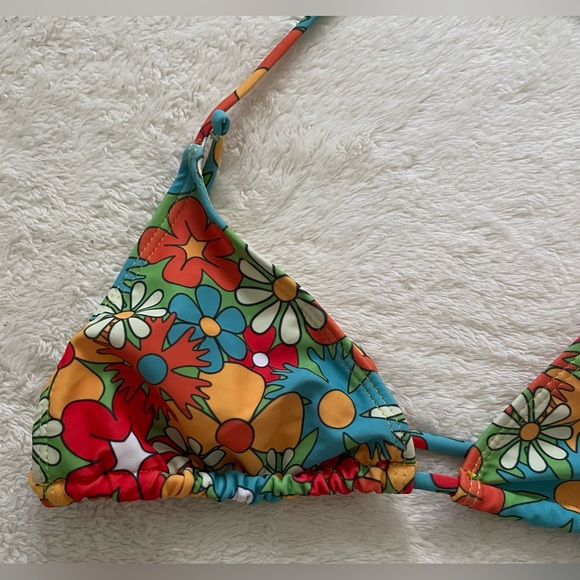 Amazon Flower Bikini - Picture 2 of 4